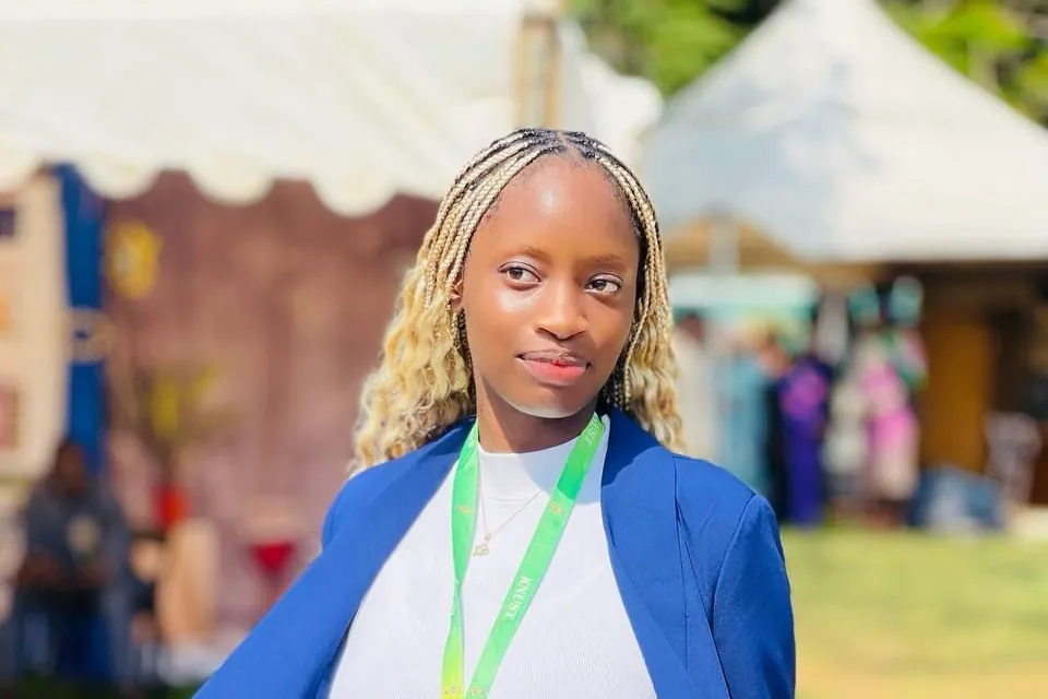 Fabiola Dariska Fikoue in a blue suit